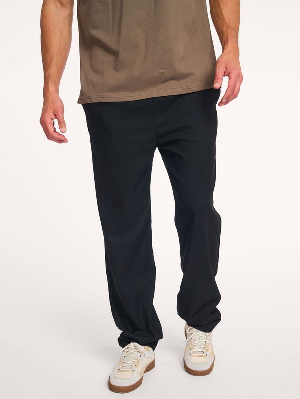 Ontdek de Condor viscosemix broek van Law of the Sea in de kleur zwart bij Orangebag. Op werkdagen voor 21:45 besteld, morgen in huis.