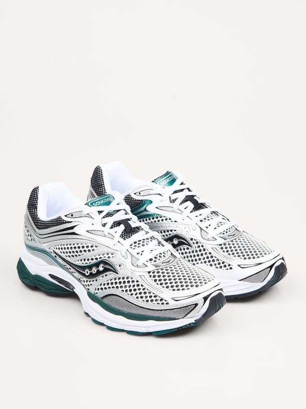 Ontdek de Progrid Omni 9 mesh sneakers van Saucony in de kleur Zilverkleur bij Orangebag. Op werkdagen voor 21:45 besteld, morgen in huis.