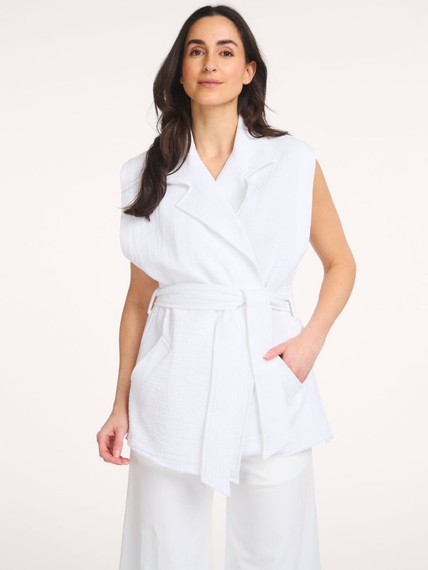 Ontdek de Jamilla katoenmix gilet van Sea Me Happy in de kleur Wit bij Orangebag. Op werkdagen voor 21:45 besteld, morgen in huis.