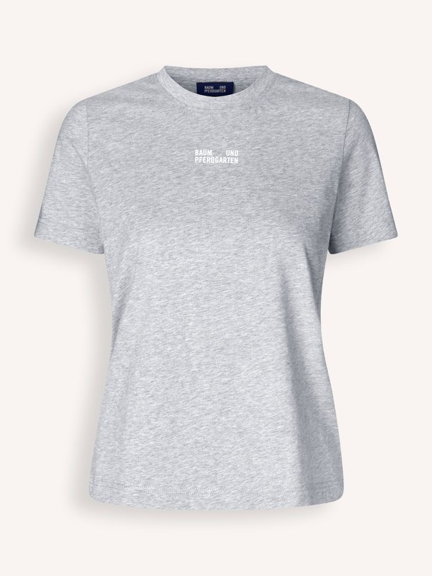 Ontdek de Jalona organic cotton logo T-shirt van Baum und Pferdgarten in de kleur grijs bij Orangebag. Op werkdagen voor 21:45 besteld, morgen in huis.