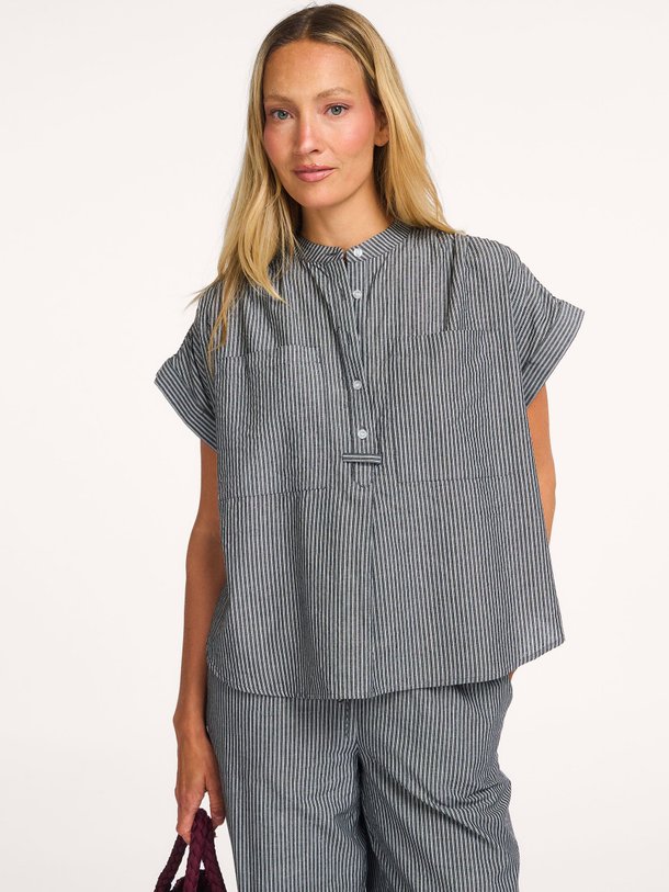 Ontdek de Valentin organic cotton gestreepte top van Modstrom in de kleur Grijs bij Orangebag. Op werkdagen voor 21:45 besteld, morgen in huis.