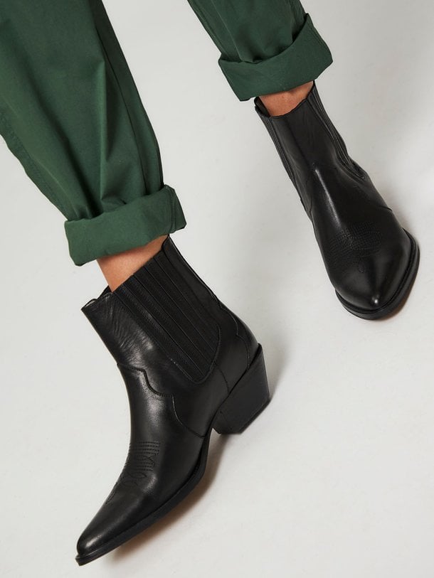 Ontdek de Hudson lederen western boots van Silver Grace in de kleur zwart bij Orangebag. Op werkdagen voor 21:45 besteld, morgen in huis.