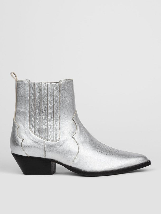Ontdek de Hudson lederen metallic western boots van Silver Grace in de kleur zilverkleur bij Orangebag. Op werkdagen voor 21:45 besteld, morgen in huis.