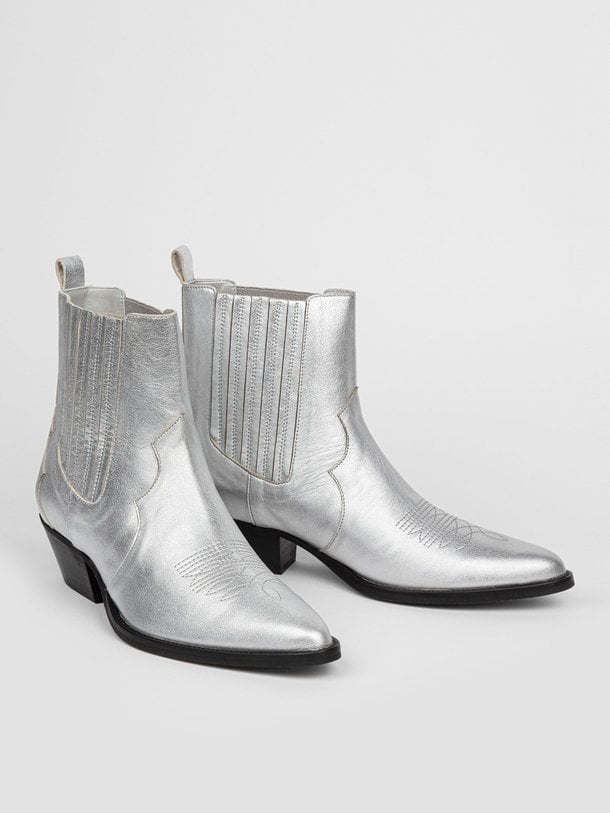Ontdek de Hudson lederen metallic western boots van Silver Grace in de kleur zilverkleur bij Orangebag. Op werkdagen voor 21:45 besteld, morgen in huis.