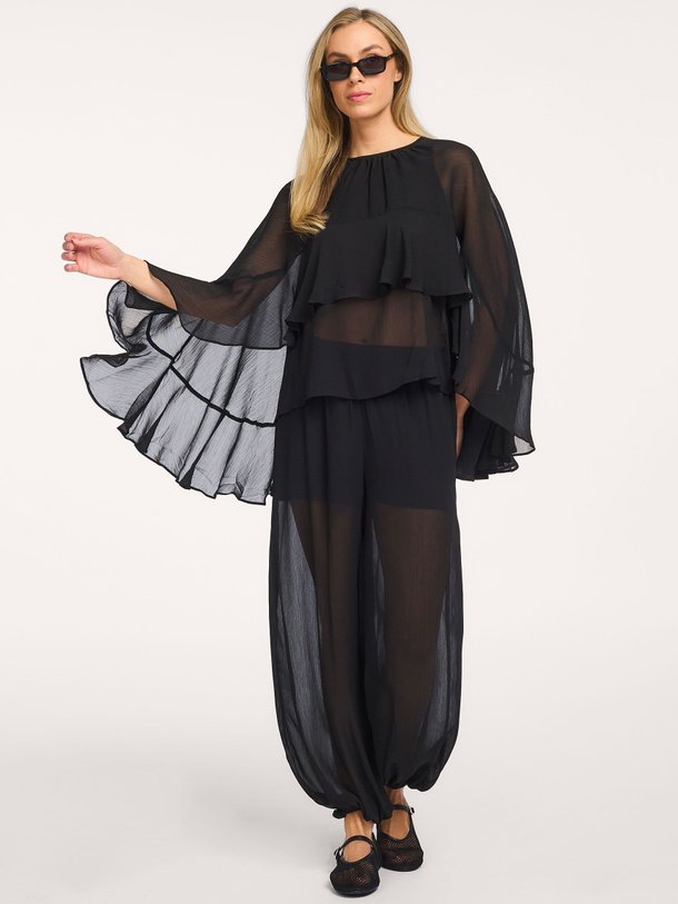 Ontdek de Erica geweven blouse van Karen By Simonsen in de kleur Zwart bij Orangebag. Op werkdagen voor 21:45 besteld, morgen in huis.