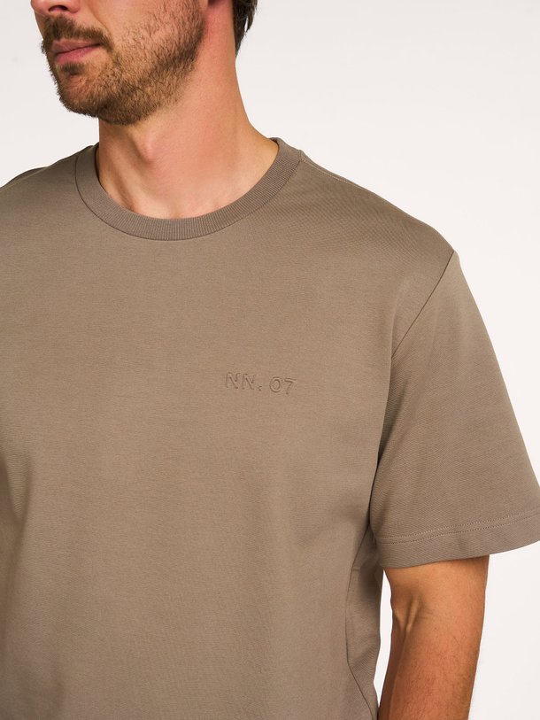 Nn.07 Nat Ss Logo Tee 3457 Ontdek de Nat SS Logo Tee 3457 van NN.07 bij Orangebag. Op werkdagen voor 21:45 besteld, morgen in huis.