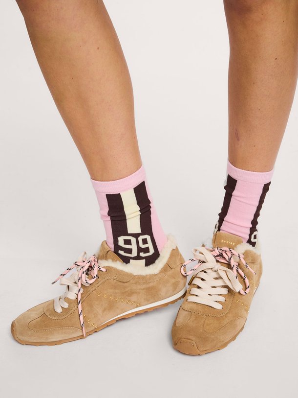 Ontdek de Ling katoenmix sokken van Baum und Pferdgarten in de kleur Roze bij Orangebag. Op werkdagen voor 21:45 besteld, morgen in huis.