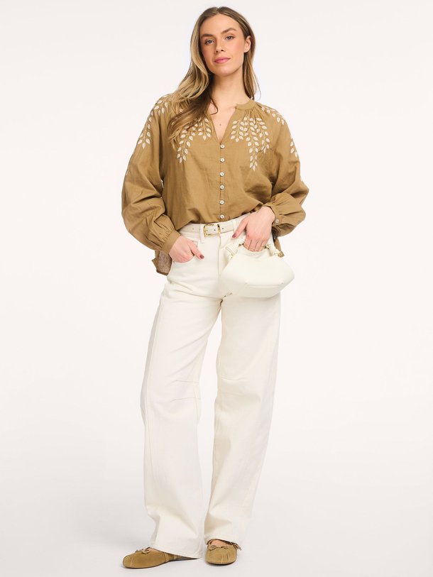 Ontdek de Katoenmix blouse met borduursel van Summum in de kleur Kaki bij Orangebag. Op werkdagen voor 21:45 besteld, morgen in huis.