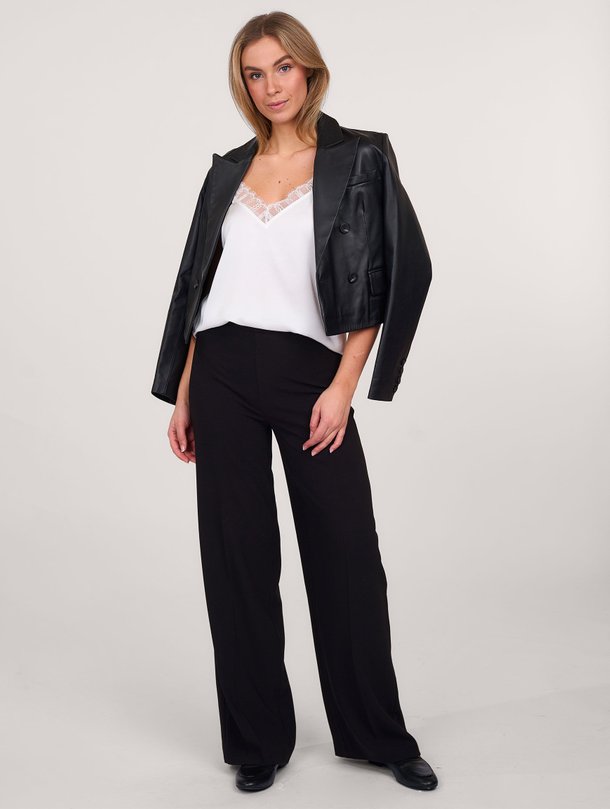 Ontdek de Ipso geweven top met kant van Dante 6 in de kleur wit bij Orangebag. Op werkdagen voor 21:45 besteld, morgen in huis.