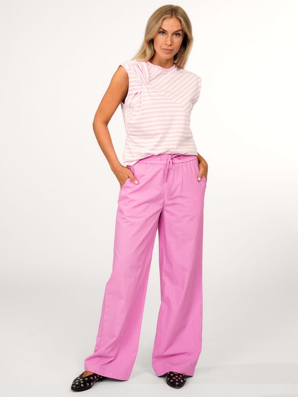 Ontdek de Twinks katoenen wide leg broek van Dante 6 in de kleur roze bij Orangebag. Op werkdagen voor 21:45 besteld, morgen in huis.