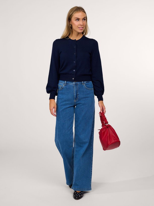 Ontdek de Nicette high waist wide leg jeans van Baum und Pferdgarten in de kleur blauw bij Orangebag. Op werkdagen voor 21:45 besteld, morgen in huis.
