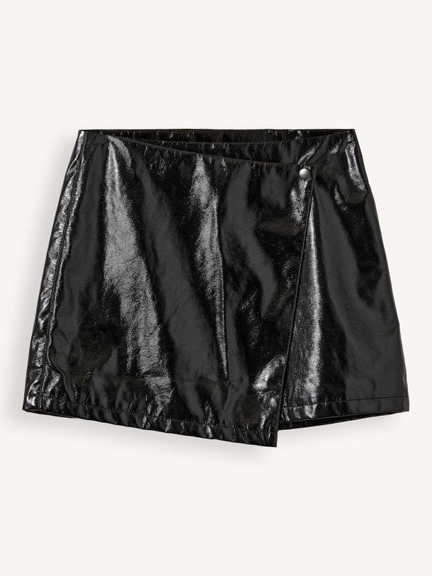 Ontdek de India lak leatherlook overslagrok van Sofie Schnoor in de kleur zwart bij Orangebag. Op werkdagen voor 21:45 besteld, morgen in huis.