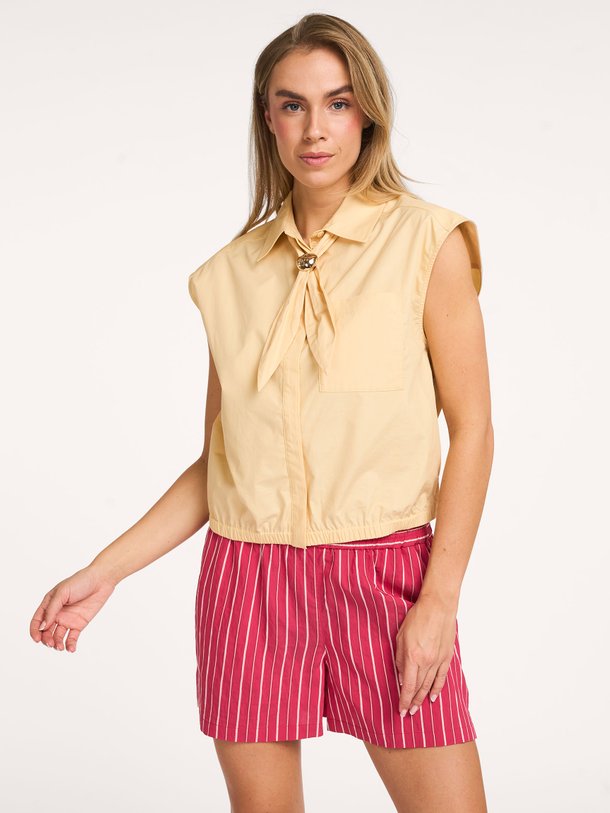 Ontdek de Riven viscosemix gestreepte short van Dante 6 in de kleur Rood bij Orangebag. Op werkdagen voor 21:45 besteld, morgen in huis.