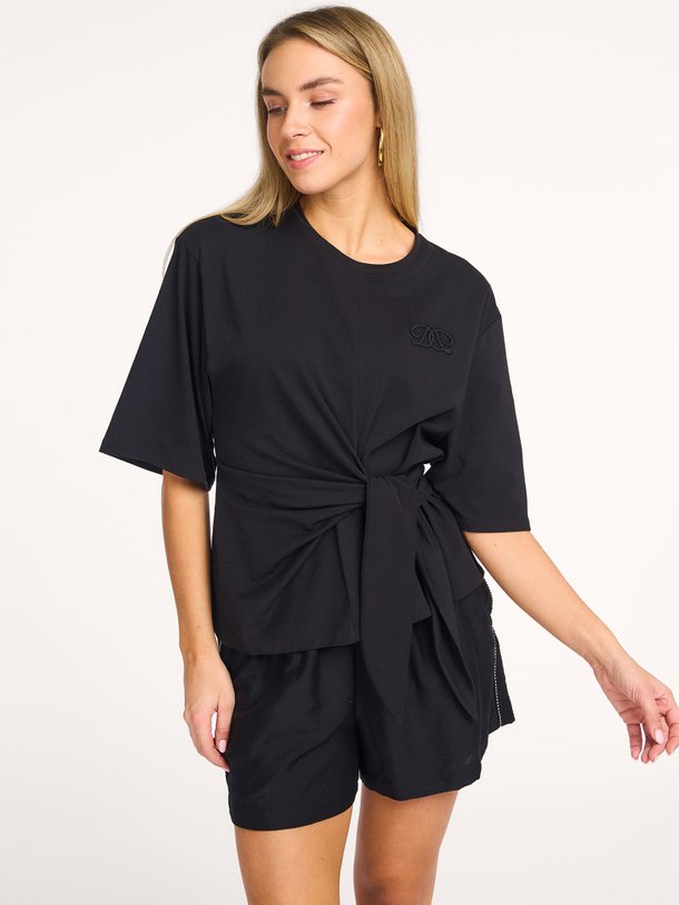 Ontdek de Ezai geweven short van Dante 6 in de kleur Zwart bij Orangebag. Op werkdagen voor 21:45 besteld, morgen in huis.