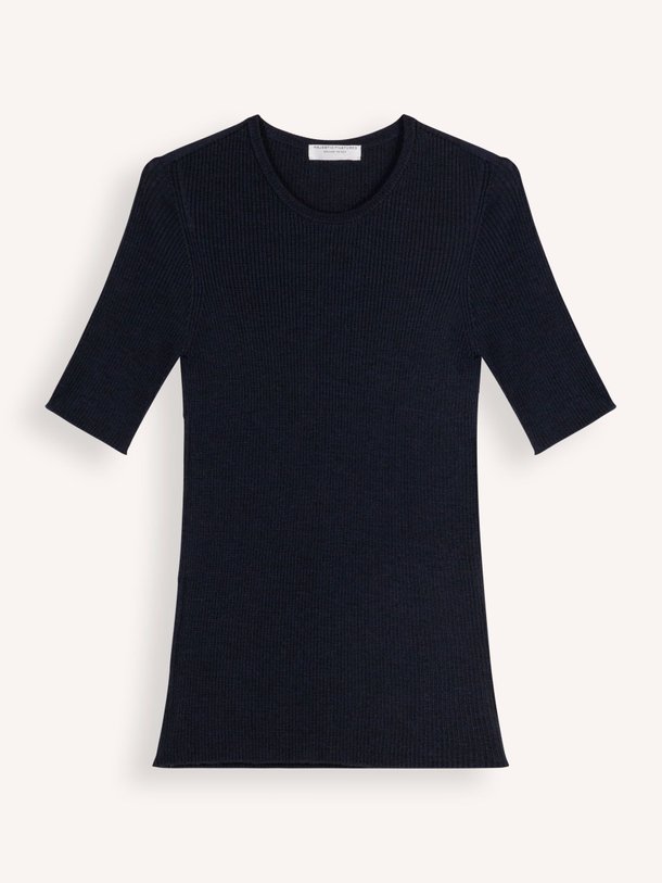 Ontdek de K205 Merino wollen rib top van Majestic Filatures in de kleur donkerblauw bij Orangebag. Op werkdagen voor 21:45 besteld, morgen in huis.