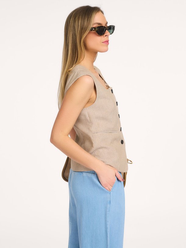 Ontdek de Nadine katoenen/linnenmix gilet van Co'Couture in de kleur Zand bij Orangebag. Op werkdagen voor 21:45 besteld, morgen in huis.