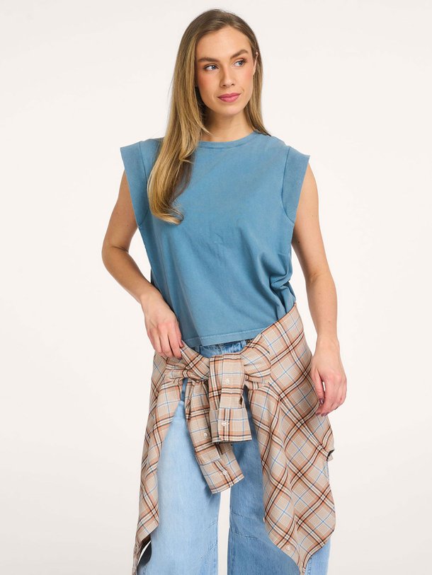 Ontdek de Vruno katoenen top van Bellerose in de kleur Turquoise bij Orangebag. Op werkdagen voor 21:45 besteld, morgen in huis.