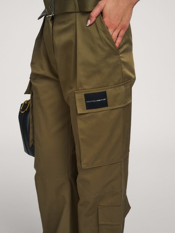 Ontdek de Rabi Cargo Pocket Tall Pant van Haute L'Amitié bij Orangebag. Op werkdagen voor 21:45 besteld, morgen in huis.