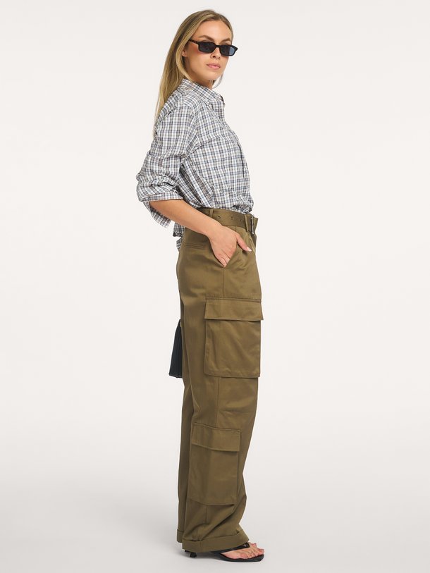 Ontdek de Rabi Cargo Pocket Tall Pant van Haute L'Amitié bij Orangebag. Op werkdagen voor 21:45 besteld, morgen in huis.