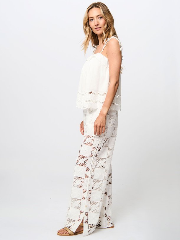 Ontdek de Melia katoenen opengewerkte broek van Sea New York in de kleur wit bij Orangebag. Op werkdagen voor 21:45 besteld, morgen in huis.