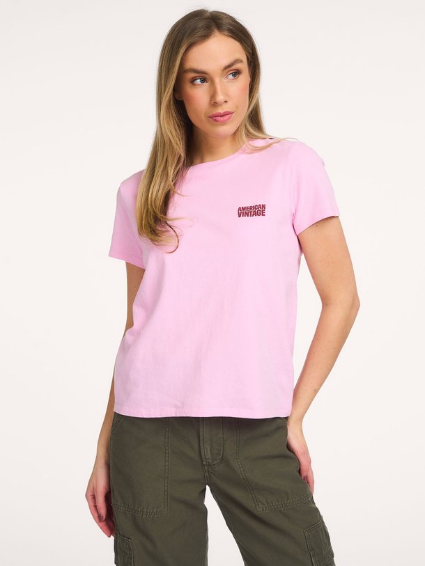 Ontdek de Ykobow katoenen T-shirt van American Vintage in de kleur Roze bij Orangebag. Op werkdagen voor 21:45 besteld, morgen in huis.