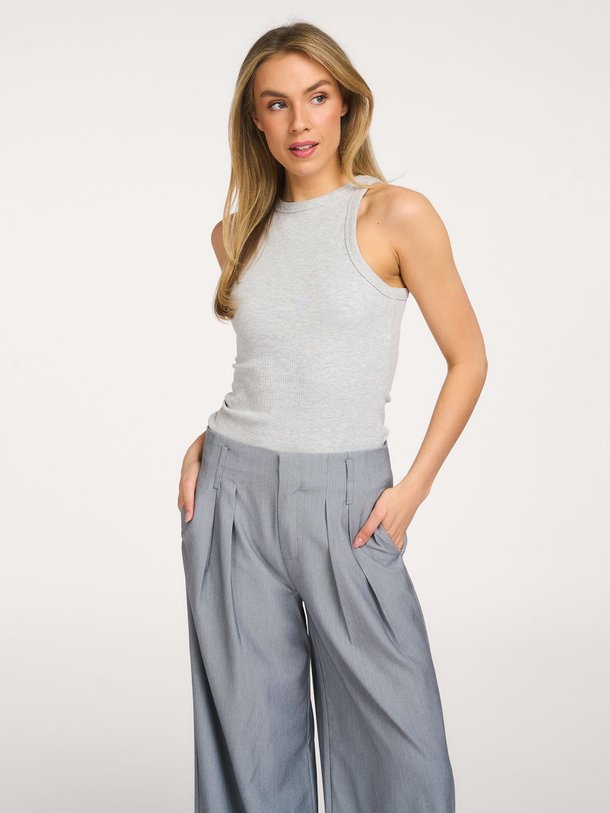 Ontdek de Mandy katoenmix rib top van My Essential Wardrobe in de kleur Grijs bij Orangebag. Op werkdagen voor 21:45 besteld, morgen in huis.