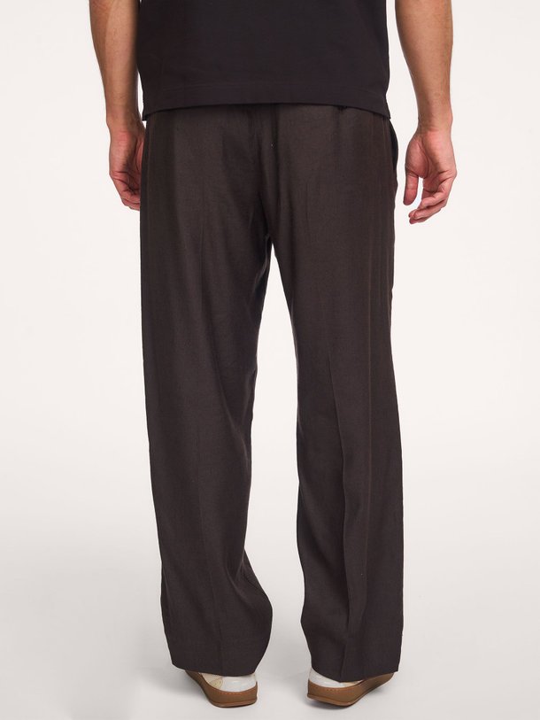 Ontdek de Kay viscose/linnenmix broek van NN.07 in de kleur Donkerbruin bij Orangebag. Op werkdagen voor 21:45 besteld, morgen in huis.