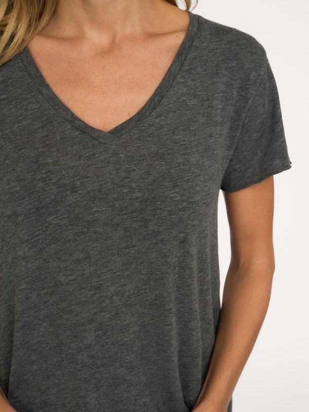 American Vintage Jacksonville - Katoenmix Slub T-Shirt Met V-Hals - Grijs Ontdek de Jacksonville katoenmix slub T-shirt met V-hals van American Vintage in de kleur grijs bij Orangebag. Op werkdagen voor 21:45 besteld, morgen in huis.