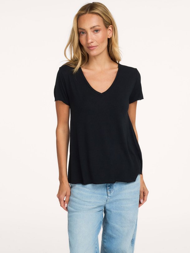 Ontdek de Jacksonville katoenmix slub T-shirt met V-hals van American Vintage in de kleur zwart bij Orangebag. Op werkdagen voor 21:45 besteld, morgen in huis.