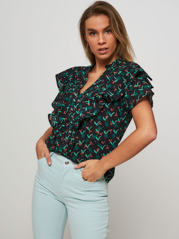 Ontdek de Dreamy katoenen broderie top met print van POM Amsterdam in de kleur zwart bij Orangebag. Op werkdagen voor 21:45 besteld, morgen in huis.