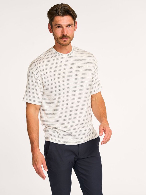 Ontdek de Anayo viscosemix badstof gestreept T-shirt van Drykorn in de kleur ecru bij Orangebag. Op werkdagen voor 21:45 besteld, morgen in huis.