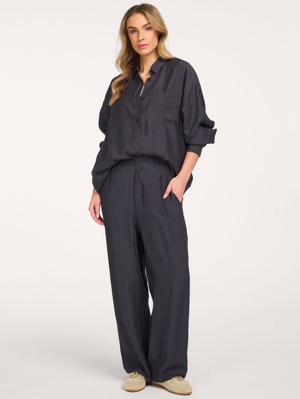 Ontdek de Ysoli modalmix pantalon van American Vintage in de kleur Antraciet bij Orangebag. Op werkdagen voor 21:45 besteld, morgen in huis.