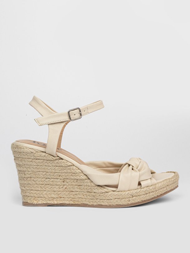 Ontdek de Melissa lederen sleehakken van Ivylee Copenhagen in de kleur off-white bij Orangebag. Op werkdagen voor 21:45 besteld, morgen in huis.