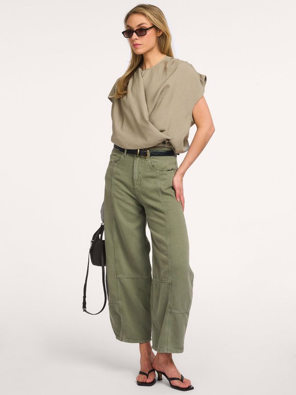 Ontdek de Sia, mid waist barrel fit non-stretch jeans van Icon Denim bij Orangebag. Op werkdagen voor 21:45 besteld, morgen in huis.