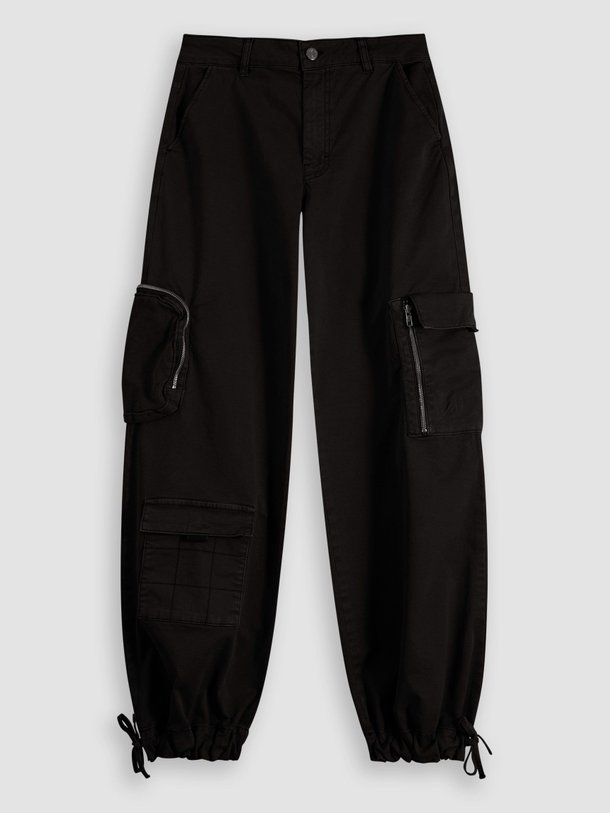 Ontdek de Chinea katoenmix cargo broek van Gestuz in de kleur zwart bij Orangebag. Op werkdagen voor 21:45 besteld, morgen in huis.