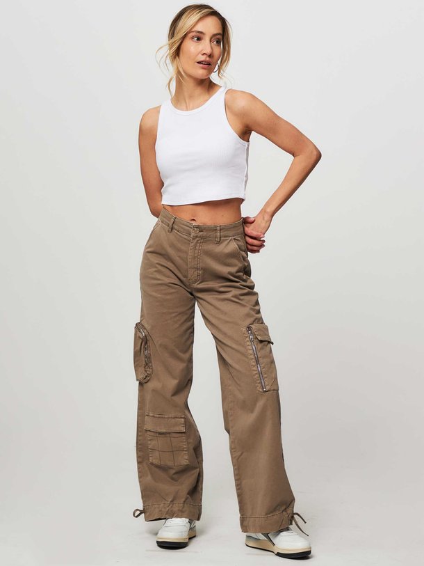 Ontdek de Chinea katoenmix cargo broek van Gestuz in de kleur kaki bij Orangebag. Op werkdagen voor 21:45 besteld, morgen in huis.