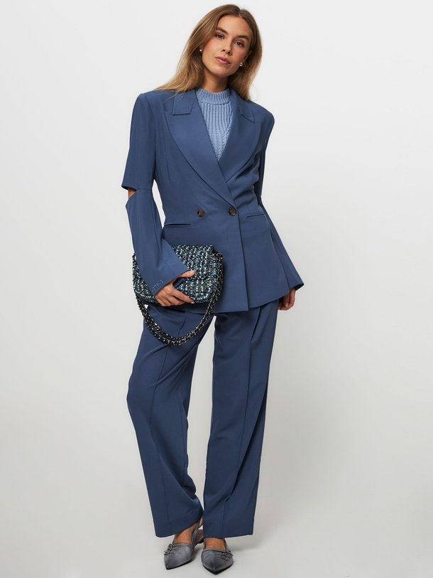 Ontdek de Fierce viscosemix blazer van Chptr-s in de kleur blauw bij Orangebag. Op werkdagen voor 21:45 besteld, morgen in huis.