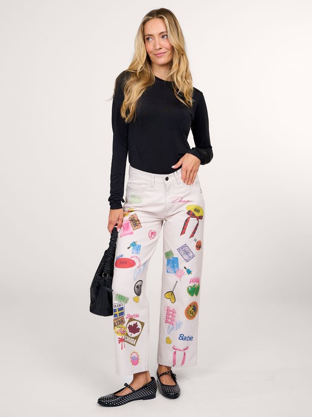 Ontdek de xBarbie high waist straight leg jeans van Roseanna in de kleur ecru bij Orangebag. Op werkdagen voor 21:45 besteld, morgen in huis.