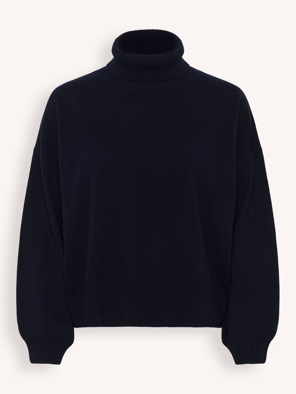 Ontdek de Manzi wollen coltrui van Gestuz in de kleur Donkerblauw bij Orangebag. Op werkdagen voor 21:45 besteld, morgen in huis.