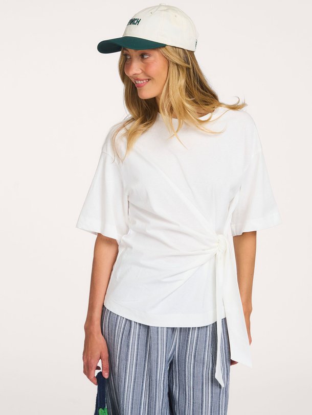 Ontdek de Iseora katoenmix T-shirt van Frnch in de kleur Crème bij Orangebag. Op werkdagen voor 21:45 besteld, morgen in huis.