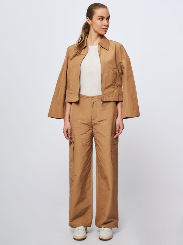 Ontdek de Megan katoenmix cargo broek van Graumann in de kleur camel bij Orangebag. Op werkdagen voor 21:45 besteld, morgen in huis.