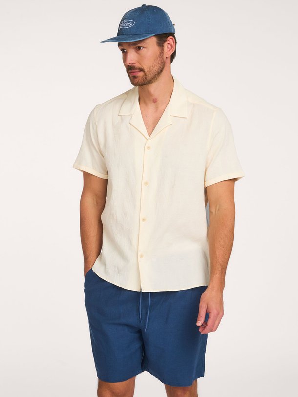 Ontdek de Bijan katoenmix jacquard overhemd van Drykorn in de kleur Off-white bij Orangebag. Op werkdagen voor 21:45 besteld, morgen in huis.