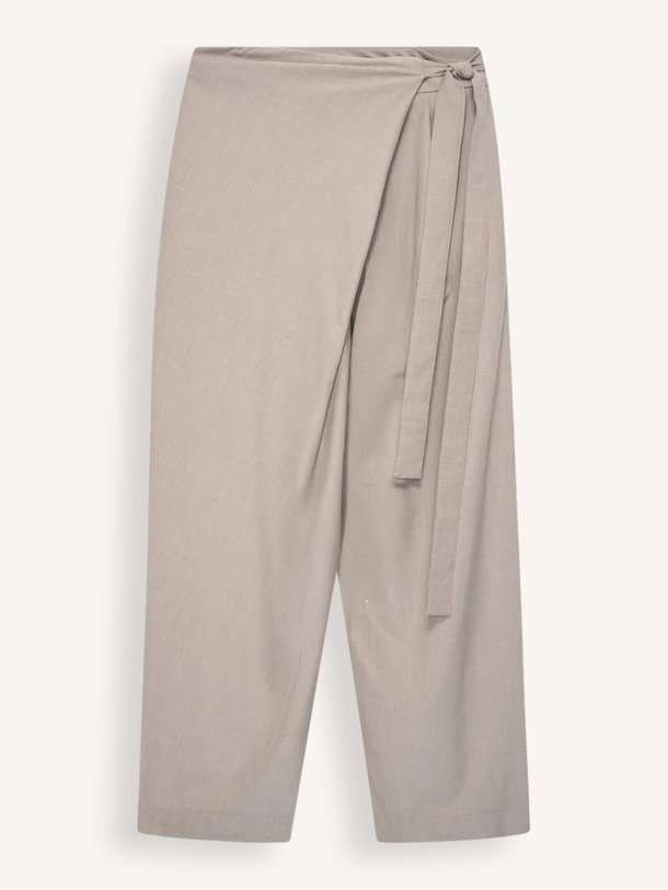 Ontdek de Miles viscosemix pantalon van Club L`avenir in de kleur Taupe bij Orangebag. Op werkdagen voor 21:45 besteld, morgen in huis.