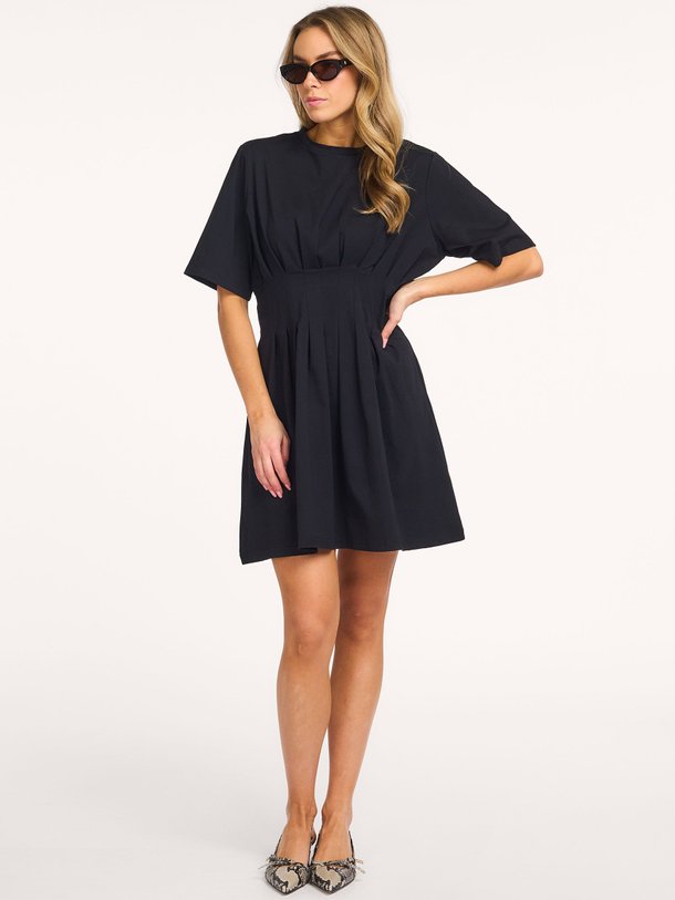 Ontdek de Inez katoenmix T-shirt jurk van Gestuz in de kleur Zwart bij Orangebag. Op werkdagen voor 21:45 besteld, morgen in huis.