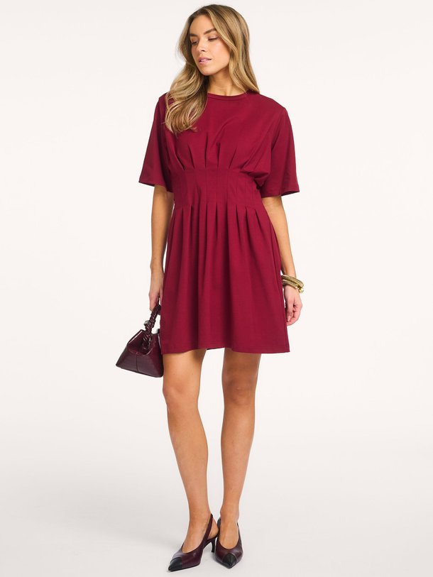 Ontdek de Inez katoenmix T-shirt jurk van Gestuz in de kleur Bordeauxrood bij Orangebag. Op werkdagen voor 21:45 besteld, morgen in huis.