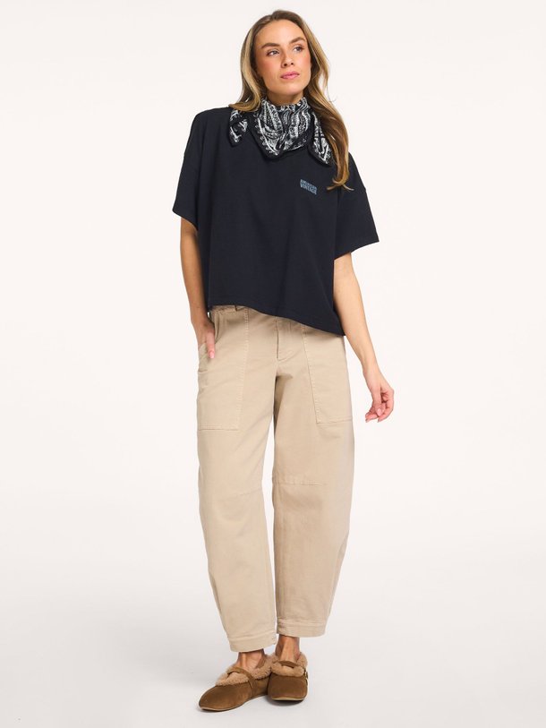 Ontdek de Gixy katoenen logo T-shirt van American Vintage in de kleur Zwart bij Orangebag. Op werkdagen voor 21:45 besteld, morgen in huis.