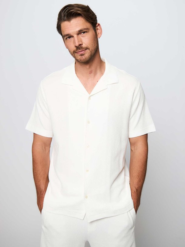 Ontdek de Powell katoenen polo met structuur van Boss in de kleur ecru bij Orangebag. Op werkdagen voor 21:45 besteld, morgen in huis.