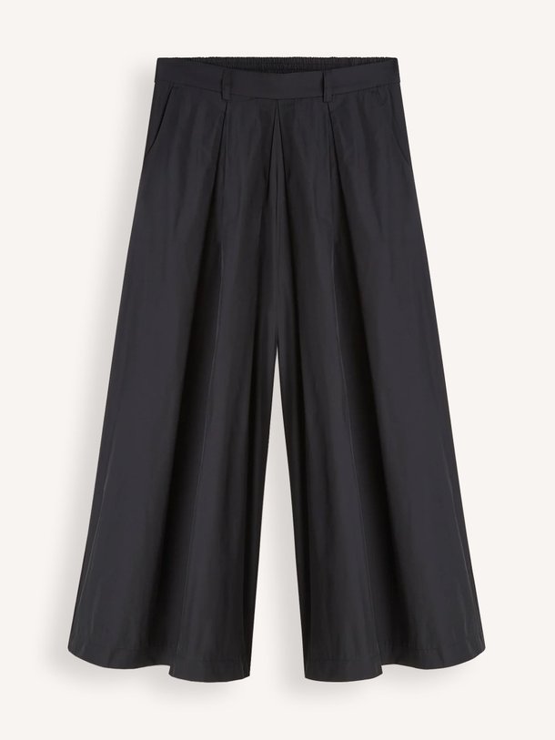 Ontdek de Geweven wide leg culotte van Summum in de kleur Zwart bij Orangebag. Op werkdagen voor 21:45 besteld, morgen in huis.