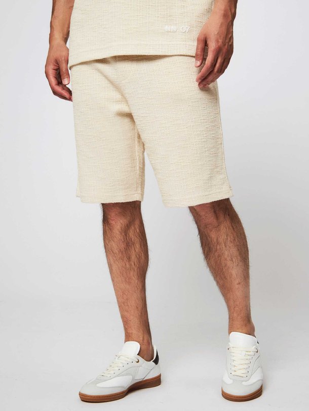 Ontdek de Jerry katoenmix bouclé short van NN.07 in de kleur ecru bij Orangebag. Op werkdagen voor 21:45 besteld, morgen in huis.