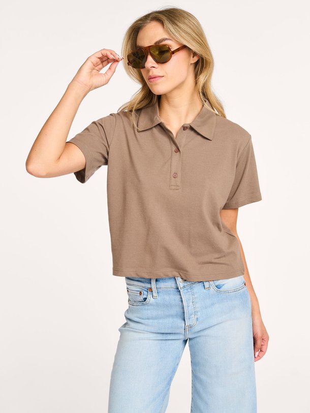 Ontdek de Abby katoenmix polo top van My Essential Wardrobe in de kleur lichtbruin bij Orangebag. Op werkdagen voor 21:45 besteld, morgen in huis.